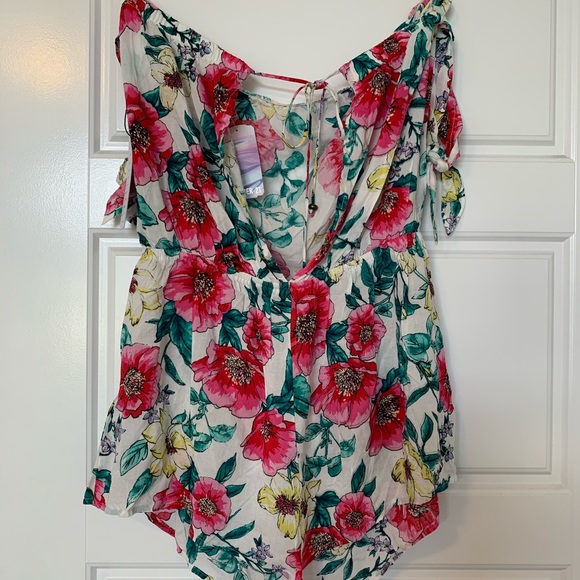 Off The Shoulder Floral romper - Picture 2 of 3